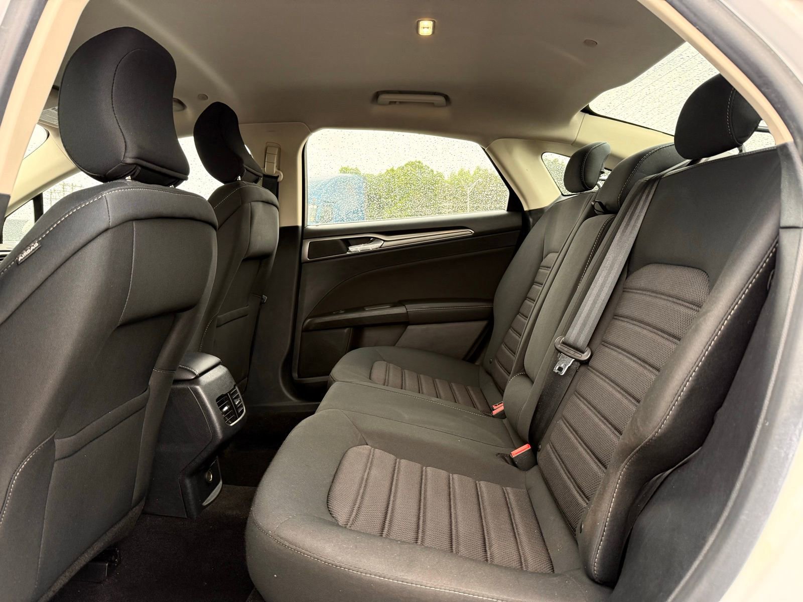 Used 2019 Ford Fusion SE FWD image 14