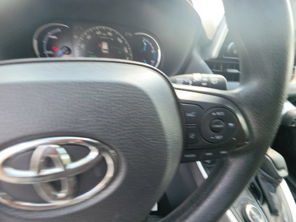 Used 2025 Toyota RAV4 XLE AWD/4WD image 19