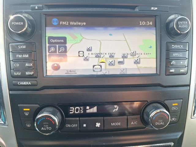 Used 2018 Nissan Titan SV image 3