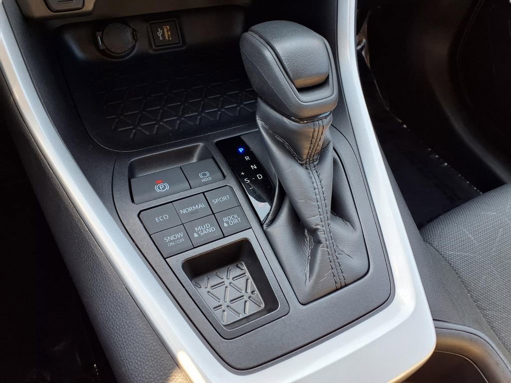 Used 2025 Toyota RAV4 XLE AWD/4WD image 10