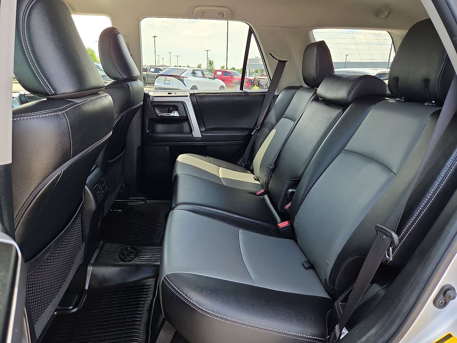 Used 2022 Toyota 4Runner SR5 Premium AWD/4WD image 10