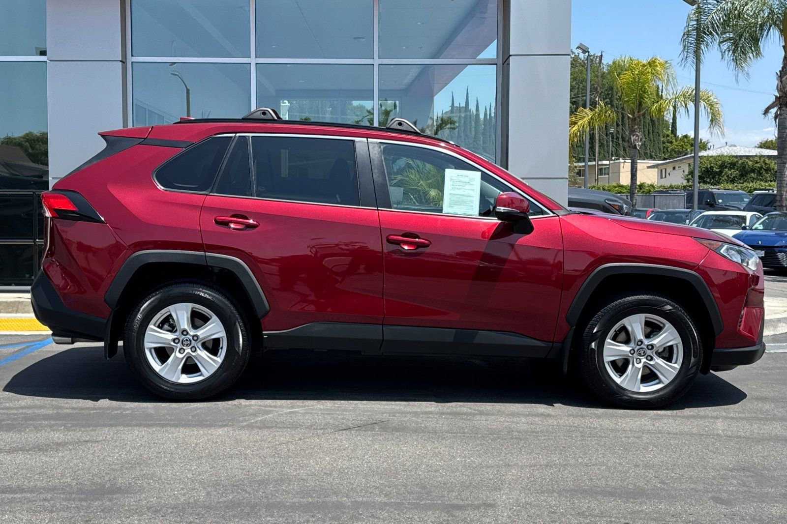 Used 2021 Toyota RAV4 XLE FWD image 4