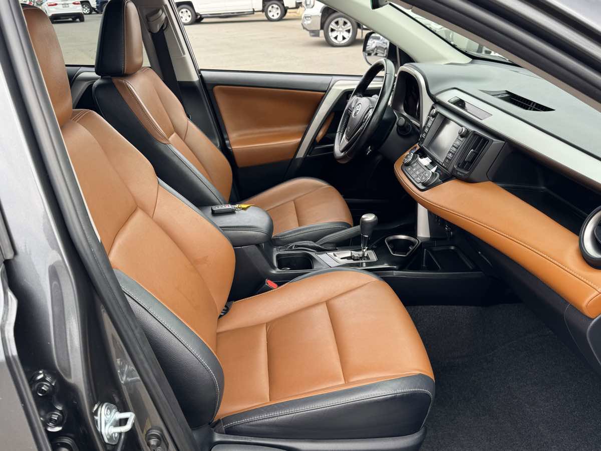 Used 2017 Toyota RAV4 Limited w/ Advanced Technology Package AWD/4WD image 14