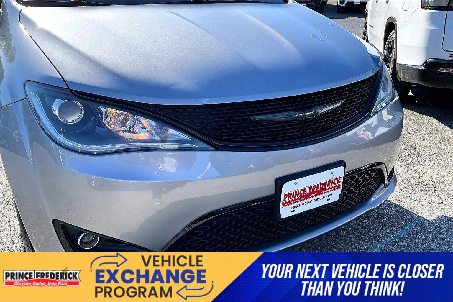 Used 2018 Chrysler Pacifica Touring-L w/ Premium Audio Group FWD image 26