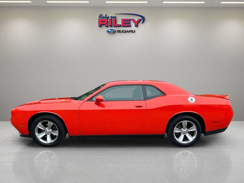 Used 2018 Dodge Challenger SXT RWD image 2