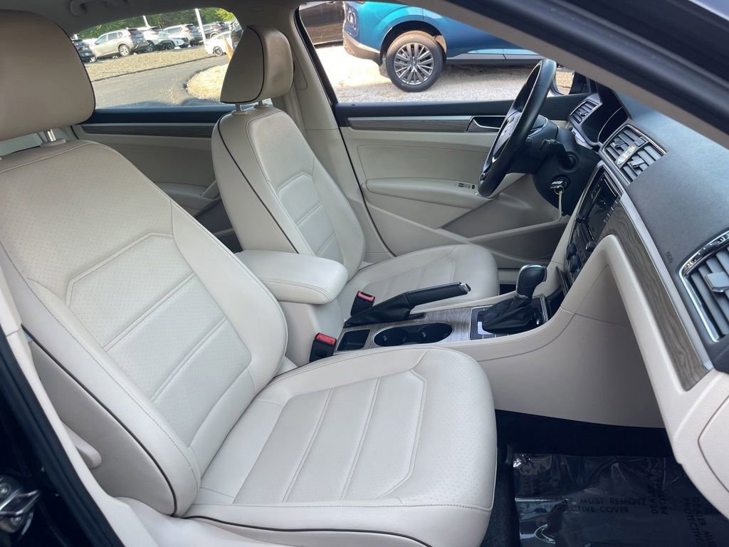 Used 2016 Volkswagen Passat 1.8T SE FWD image 16