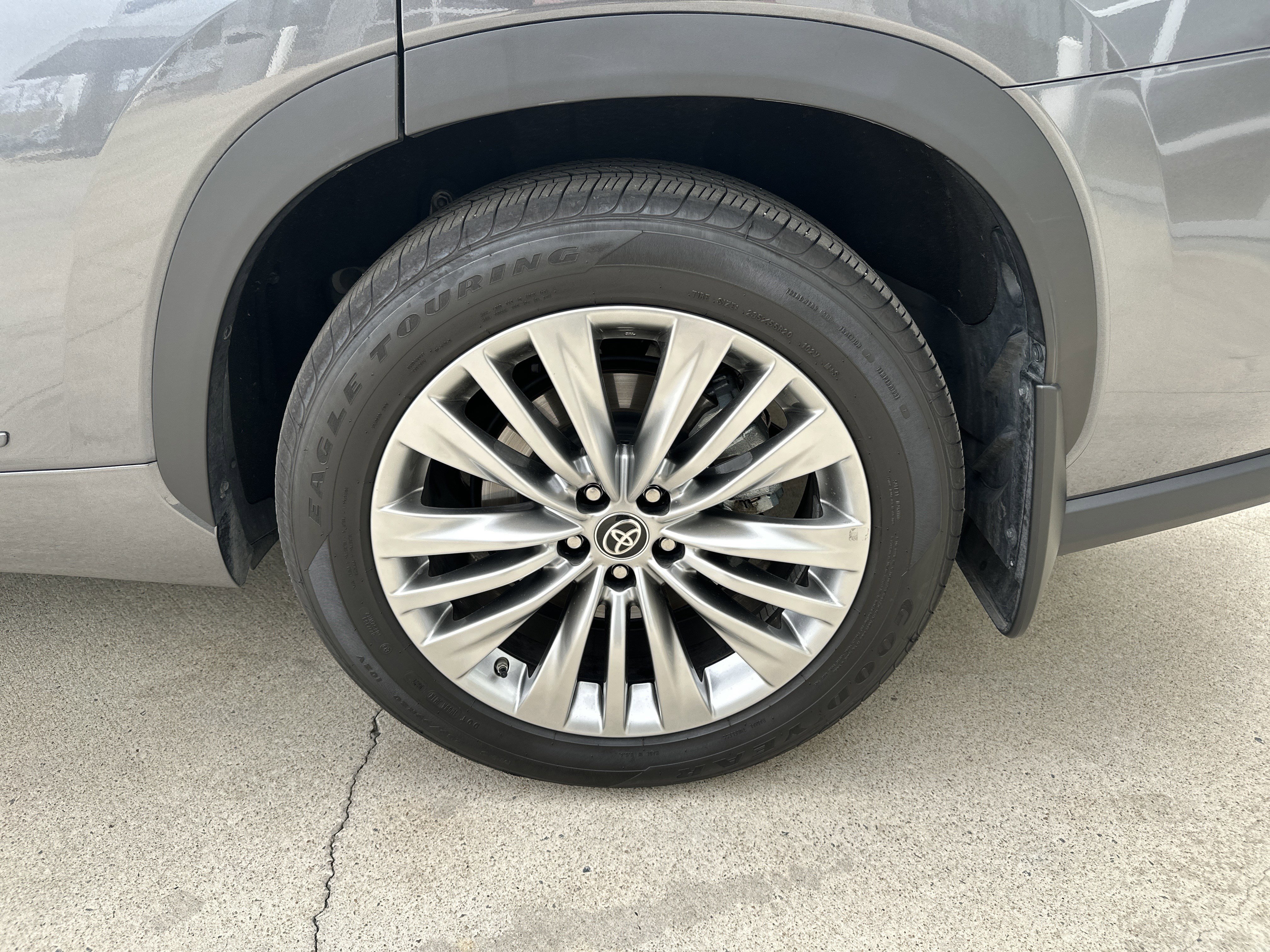 Used 2025 Toyota Highlander Platinum image 17