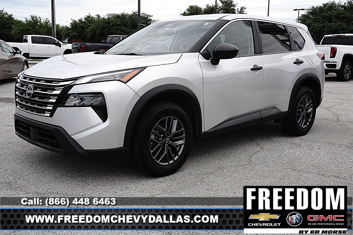 Used 2024 Nissan Rogue S FWD image 3