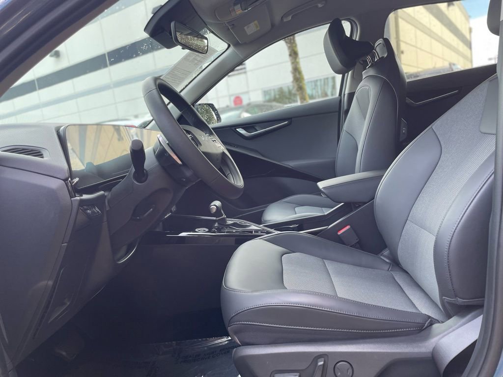 Used 2025 Kia Niro EX image 17