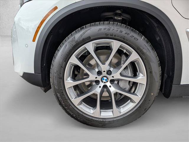 New 2026 BMW X5 xDrive50e w/ Premium Package AWD/4WD image 10