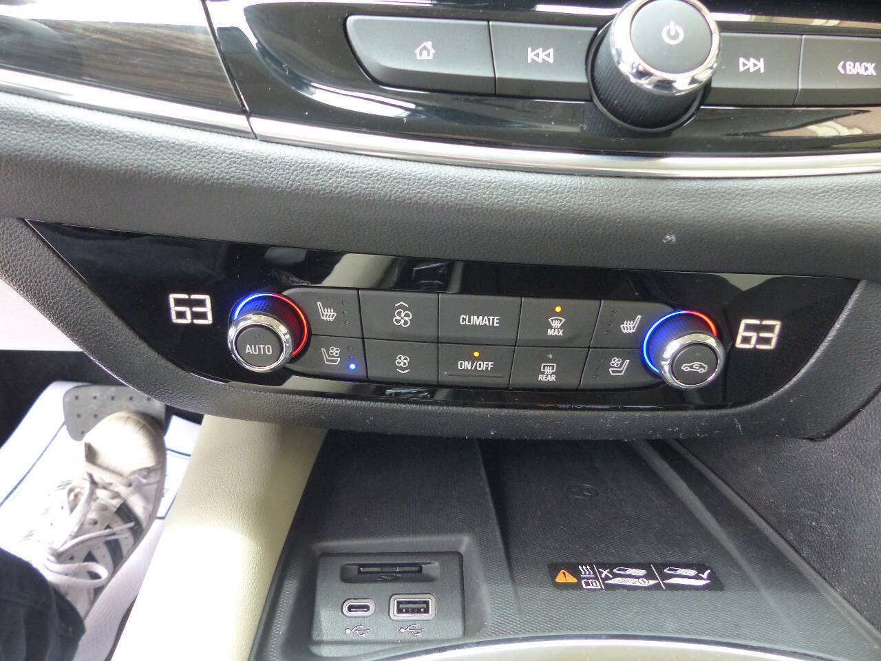 Used 2022 Buick Enclave Premium w/ Surround and Sites Package FWD image 35