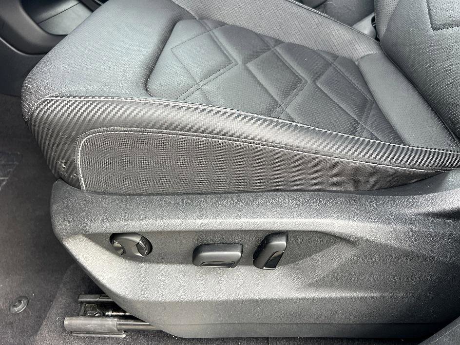 Used 2024 Volkswagen Atlas Cross Sport SE image 20