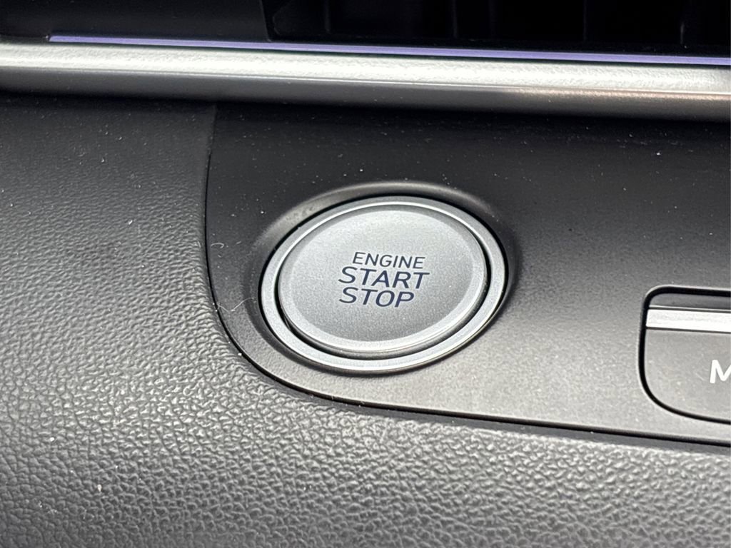 Certified 2023 Hyundai Elantra Limited w/ Preferred Accessory Package image 31