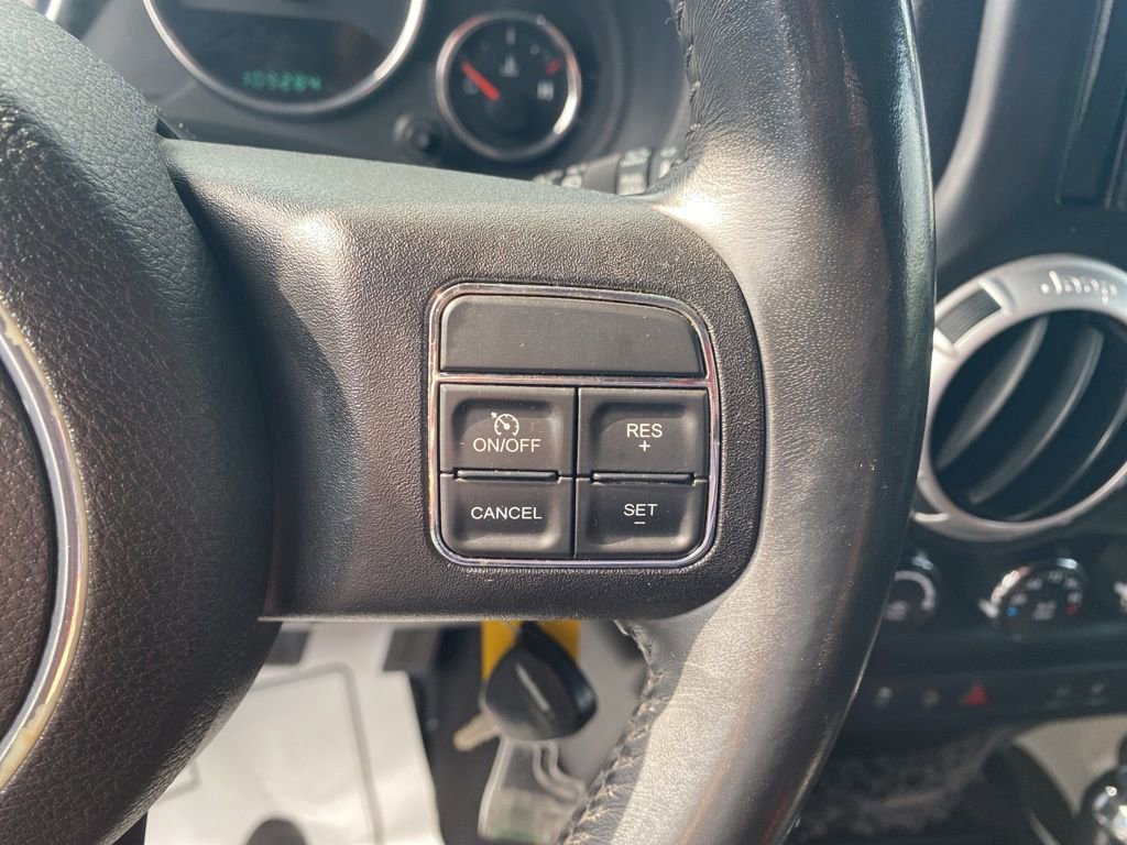 Used 2013 Jeep Wrangler Unlimited Rubicon w/ Connectivity Group AWD/4WD image 14