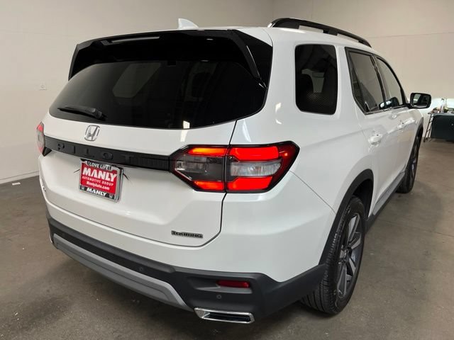 Used 2025 Honda Pilot Touring image 3