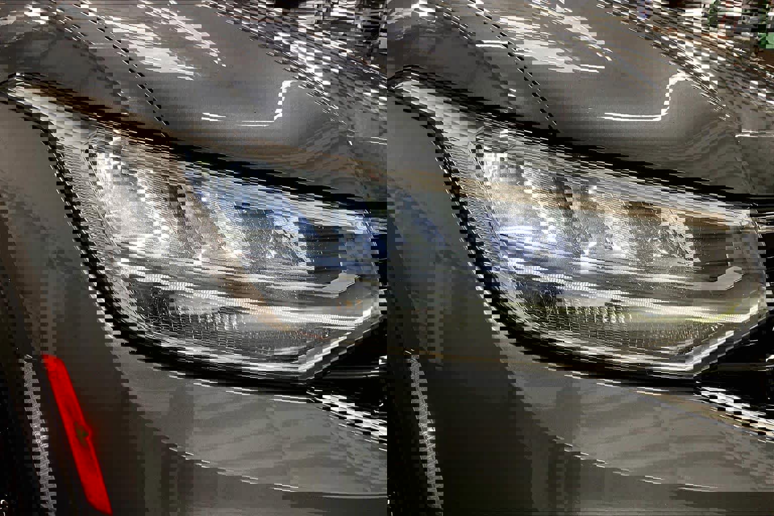 Used 2022 Volkswagen Tiguan SE R-Line image 31