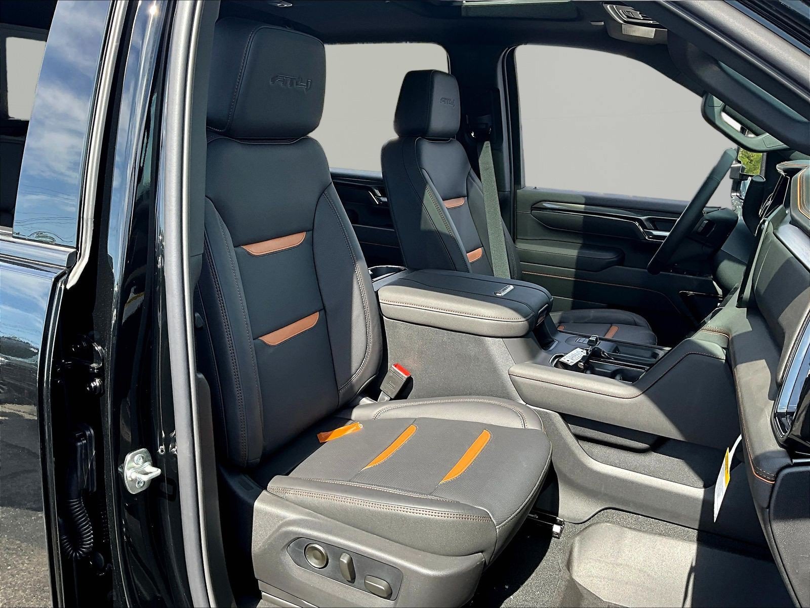 New 2026 GMC Sierra 3500 AT4 w/ AT4 Premium Plus Package AWD/4WD image 19