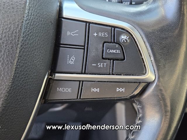 Used 2020 Toyota Highlander XLE FWD image 25