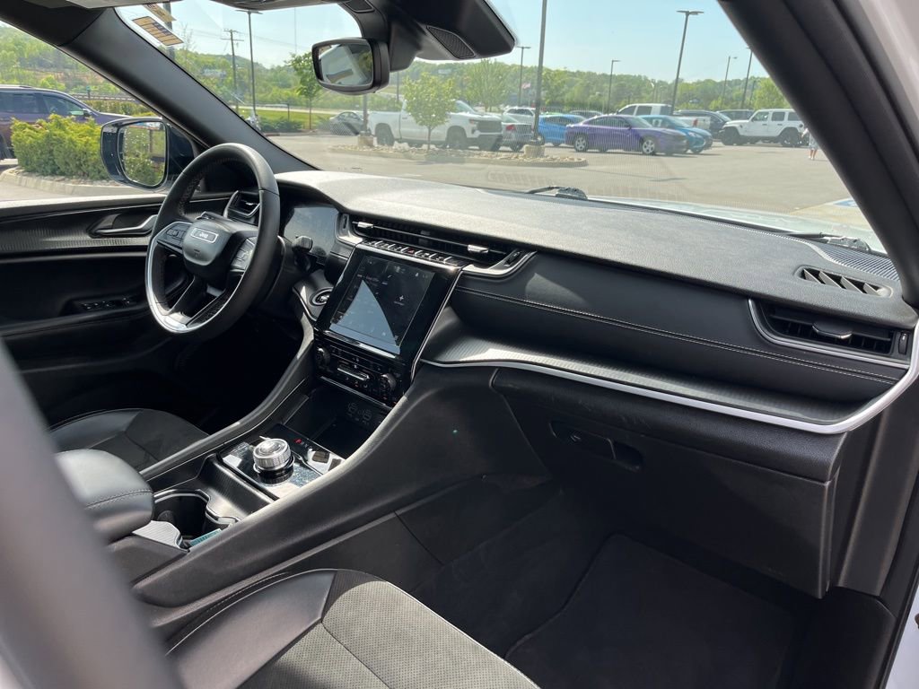 Used 2024 Jeep Grand Cherokee Altitude image 29