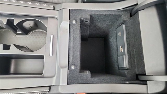 Used 2025 Jaguar F-PACE R-Dynamic S image 52