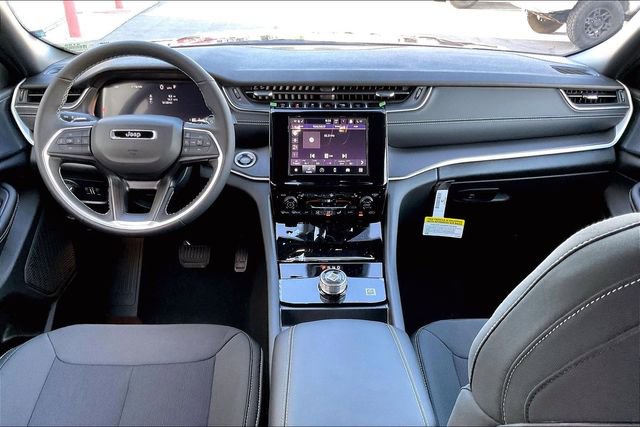 New 2026 Jeep Grand Cherokee Laredo image 4