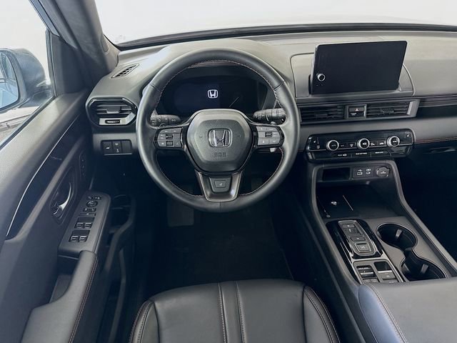 Used 2025 Honda Pilot TrailSport image 4