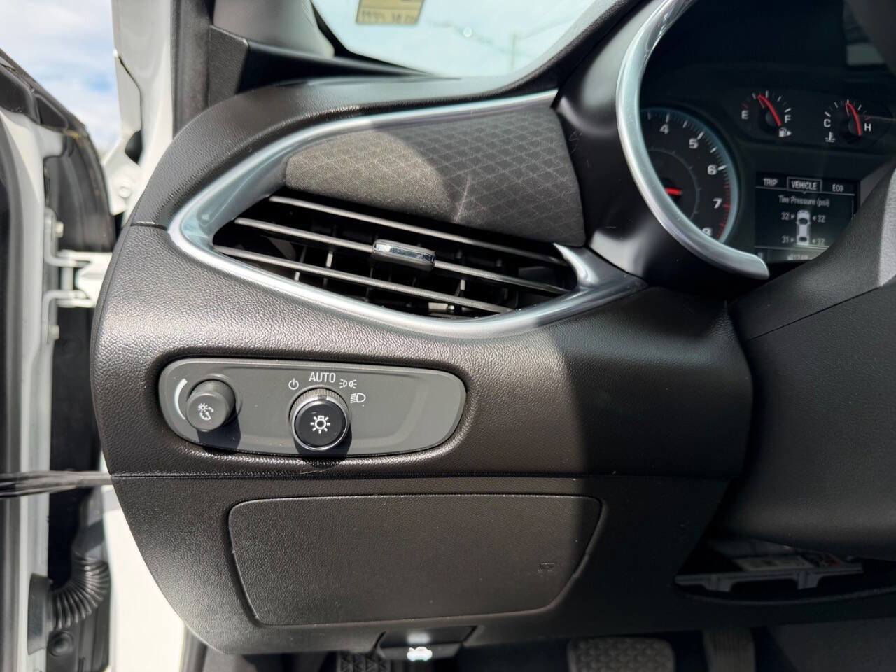 Used 2020 Chevrolet Malibu LT image 15