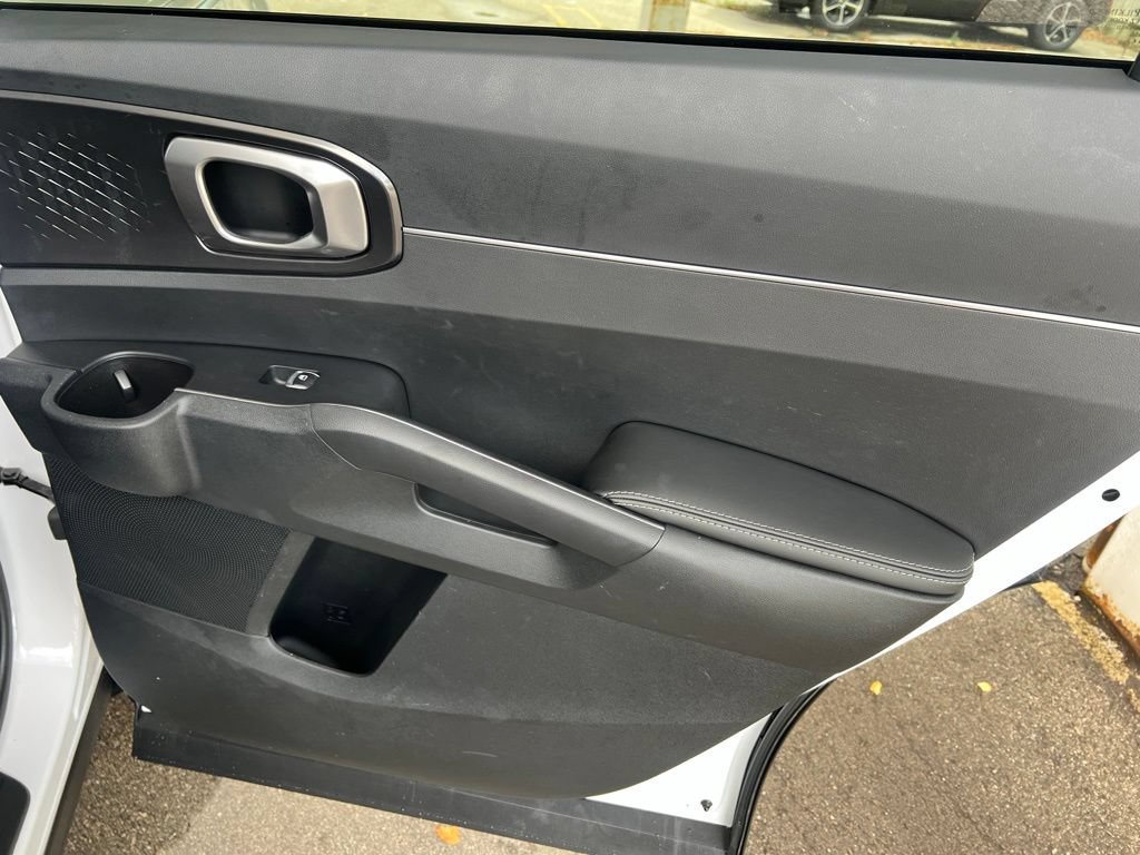 Certified 2022 Kia Sorento LX FWD image 16