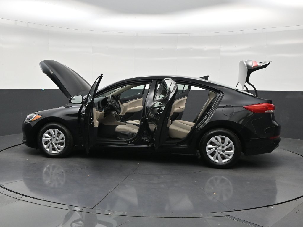 Used 2017 Hyundai Elantra SE FWD image 29