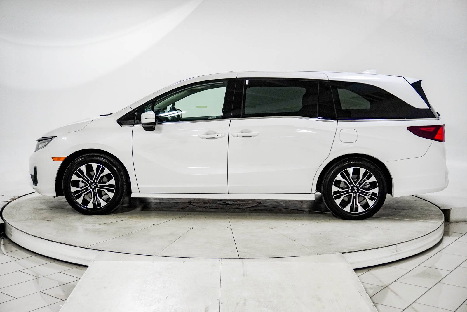 Certified 2026 Honda Odyssey Elite image 5