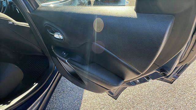 Used 2019 Jeep Cherokee Latitude w/ Cold Weather Group image 17