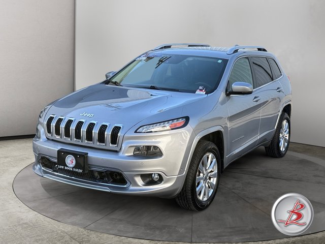Used 2017 Jeep Cherokee Overland w/ Technology Group AWD/4WD image 3