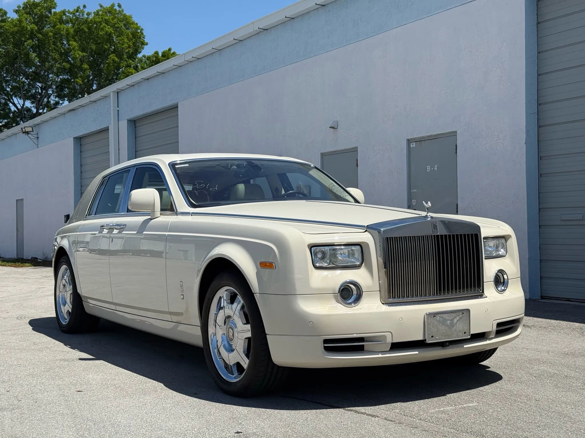Used 2011 Rolls-Royce Phantom Sedan image 2