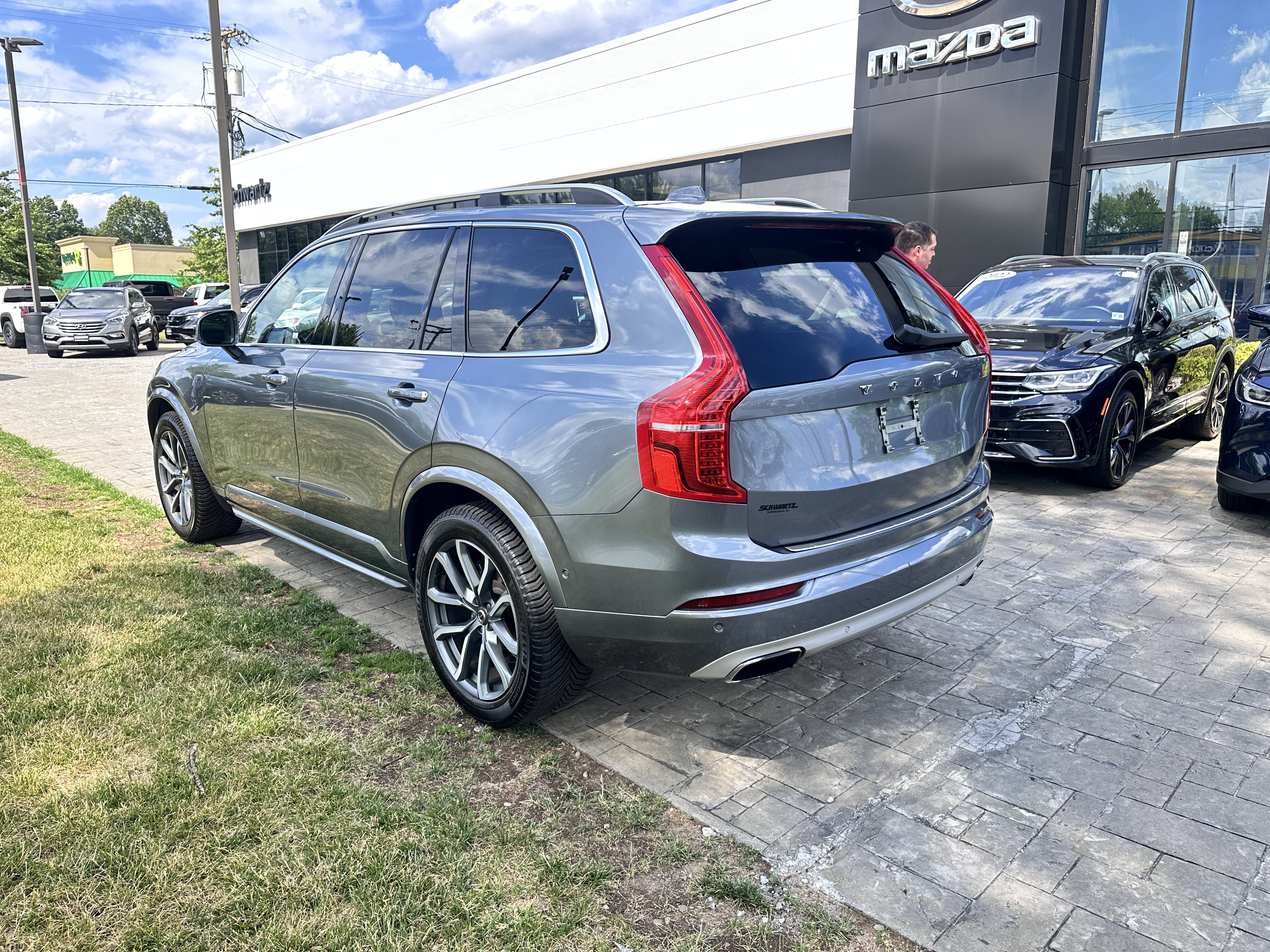 Used 2017 Volvo XC90 T6 Momentum w/ Vision Package AWD/4WD image 5