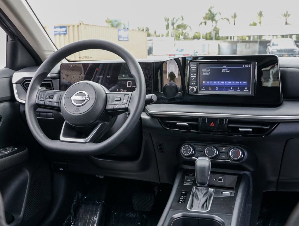 Used 2025 Nissan Kicks S AWD/4WD image 22
