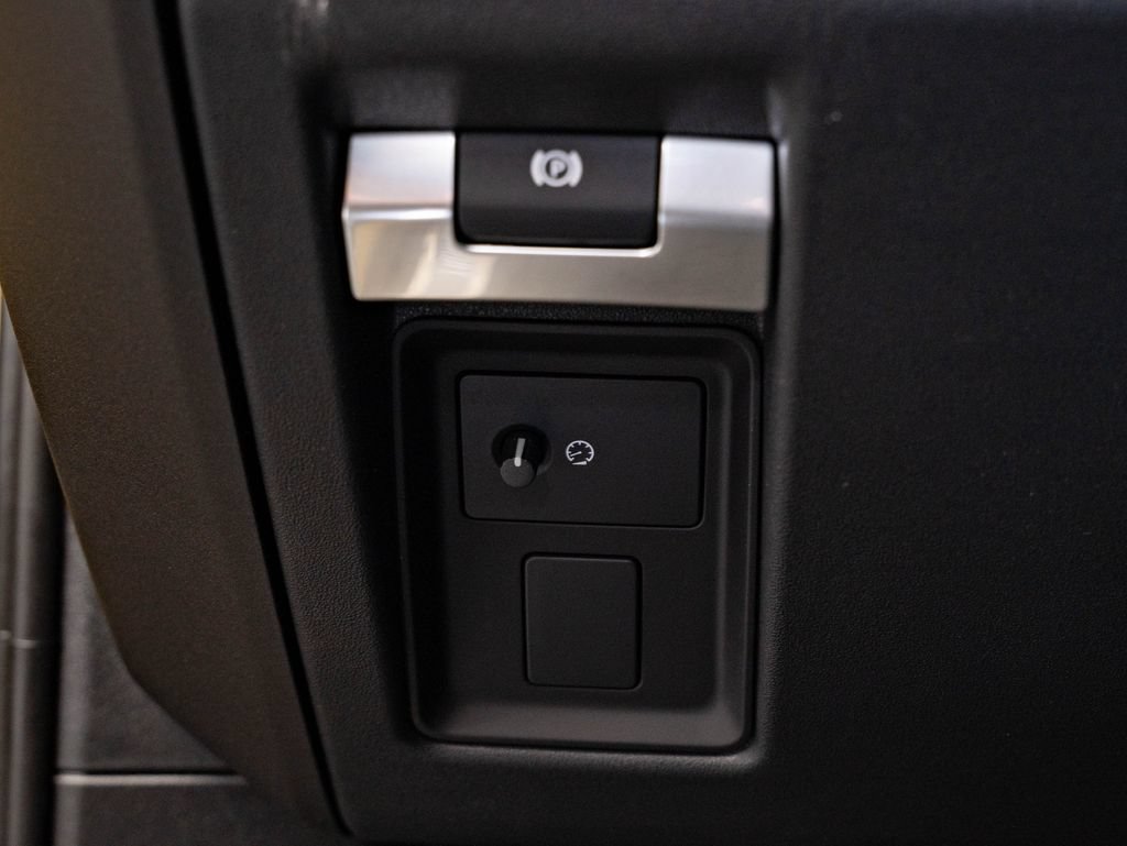 New 2026 Land Rover Defender 110 Trophy Edition AWD/4WD image 44