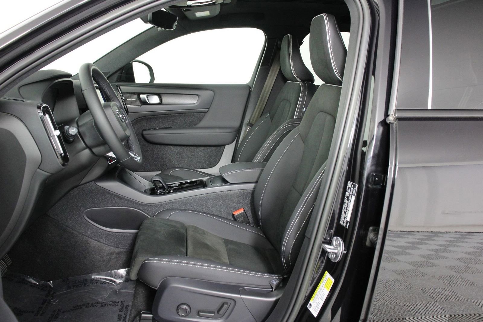 Certified 2023 Volvo XC40 Recharge Ultimate AWD/4WD image 29