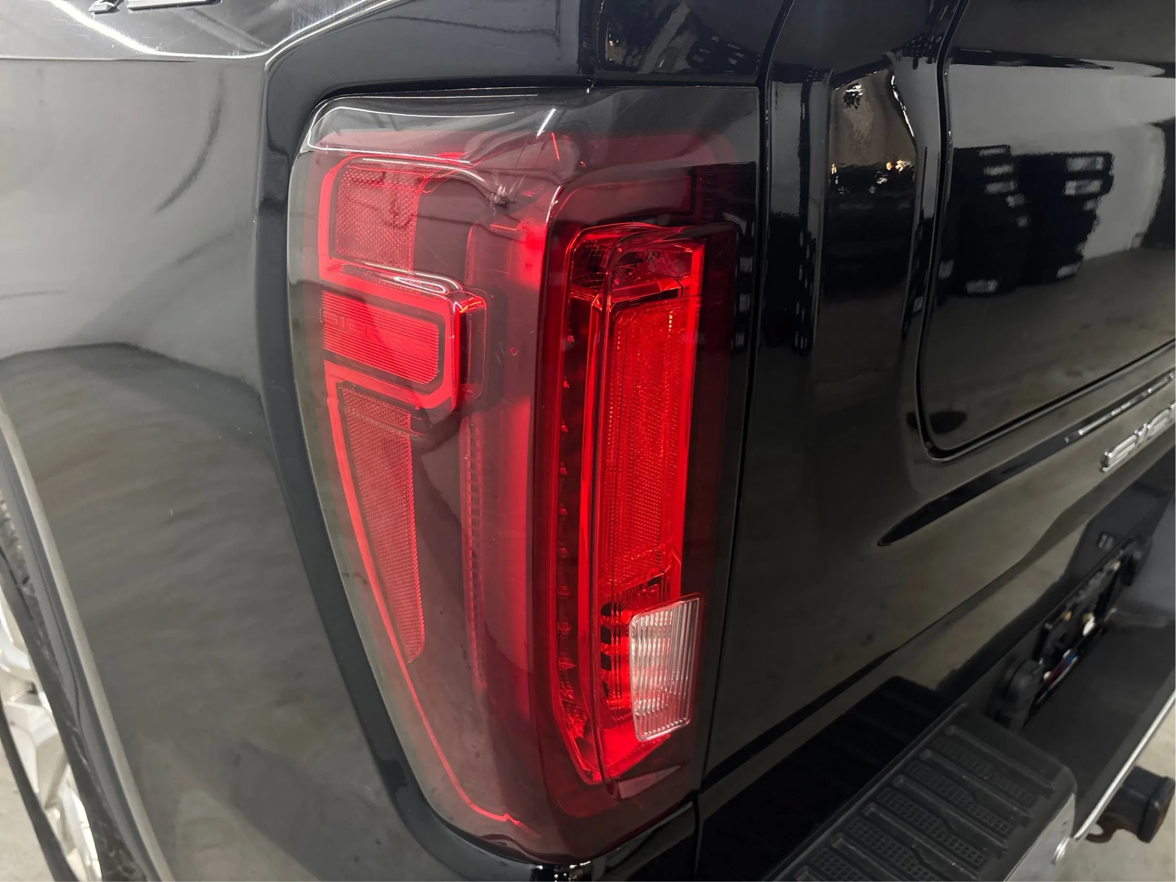 Used 2022 GMC Sierra 1500 SLT w/ SLT Premium Plus Package AWD/4WD image 33