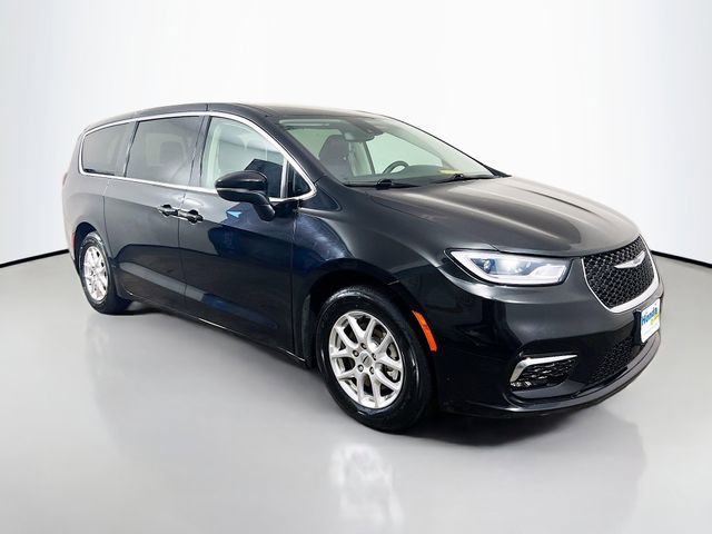 Used 2023 Chrysler Pacifica Touring-L image 24