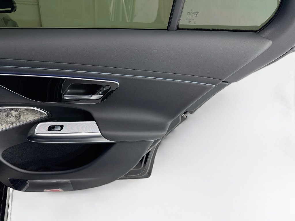 Used 2024 Mercedes-Benz E 350 4MATIC Sedan image 26