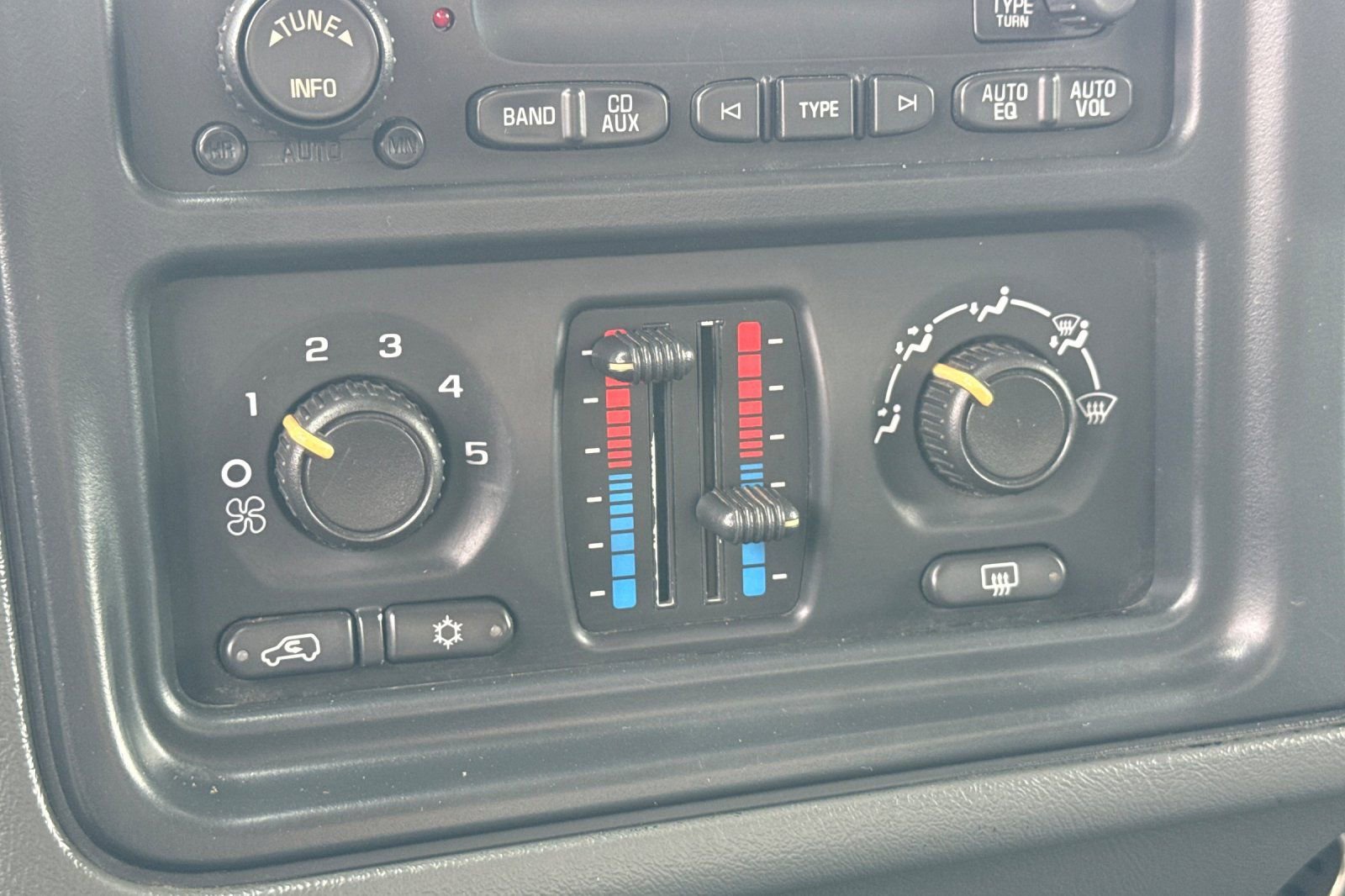 Used 2006 GMC Sierra 2500 SLE w/ Skid Plate Package image 15