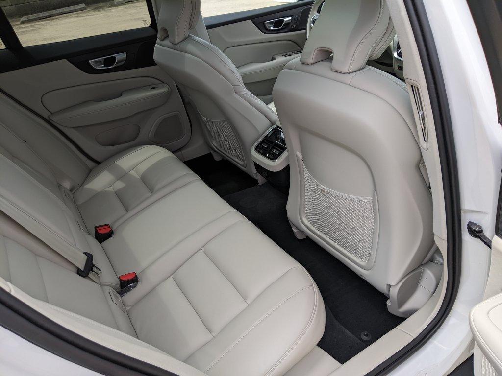 Certified 2026 Volvo V60 B5 Cross Country Ultra w/ Protection Package Premier AWD/4WD image 25