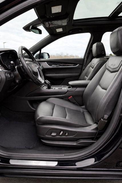 Used 2023 Cadillac XT6 Premium Luxury image 11