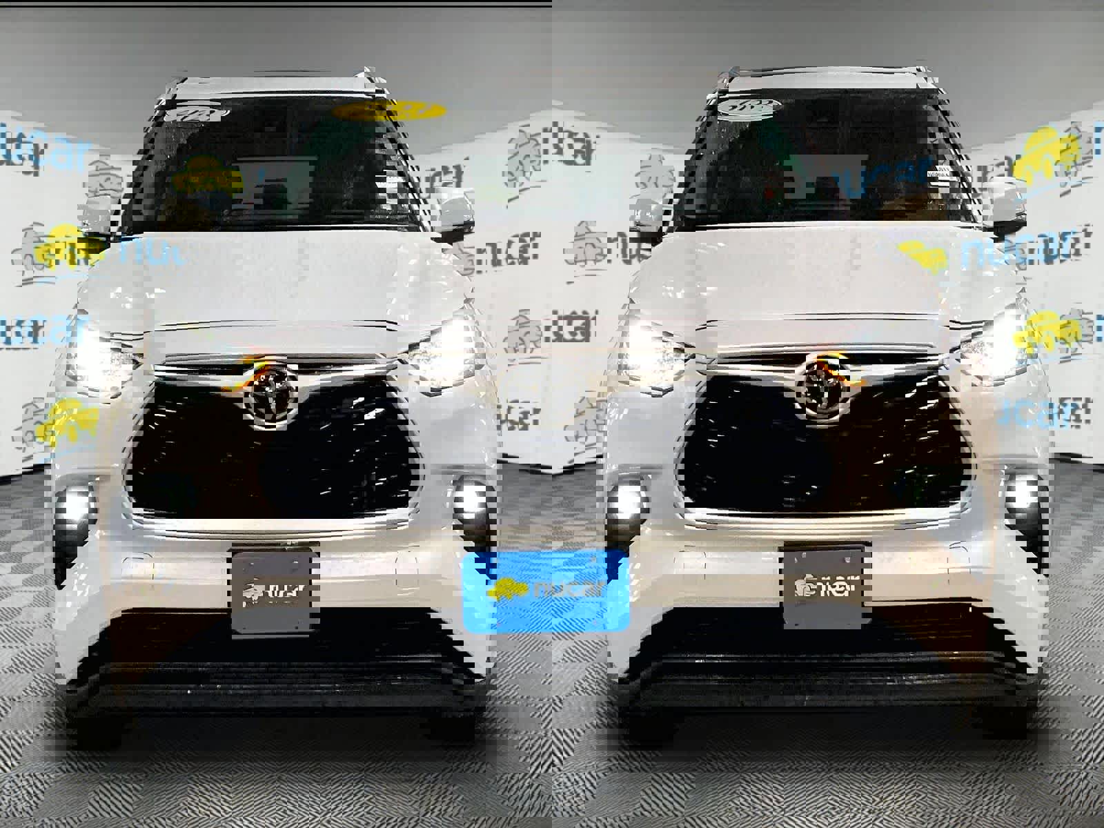 Used 2023 Toyota Highlander XLE image 2