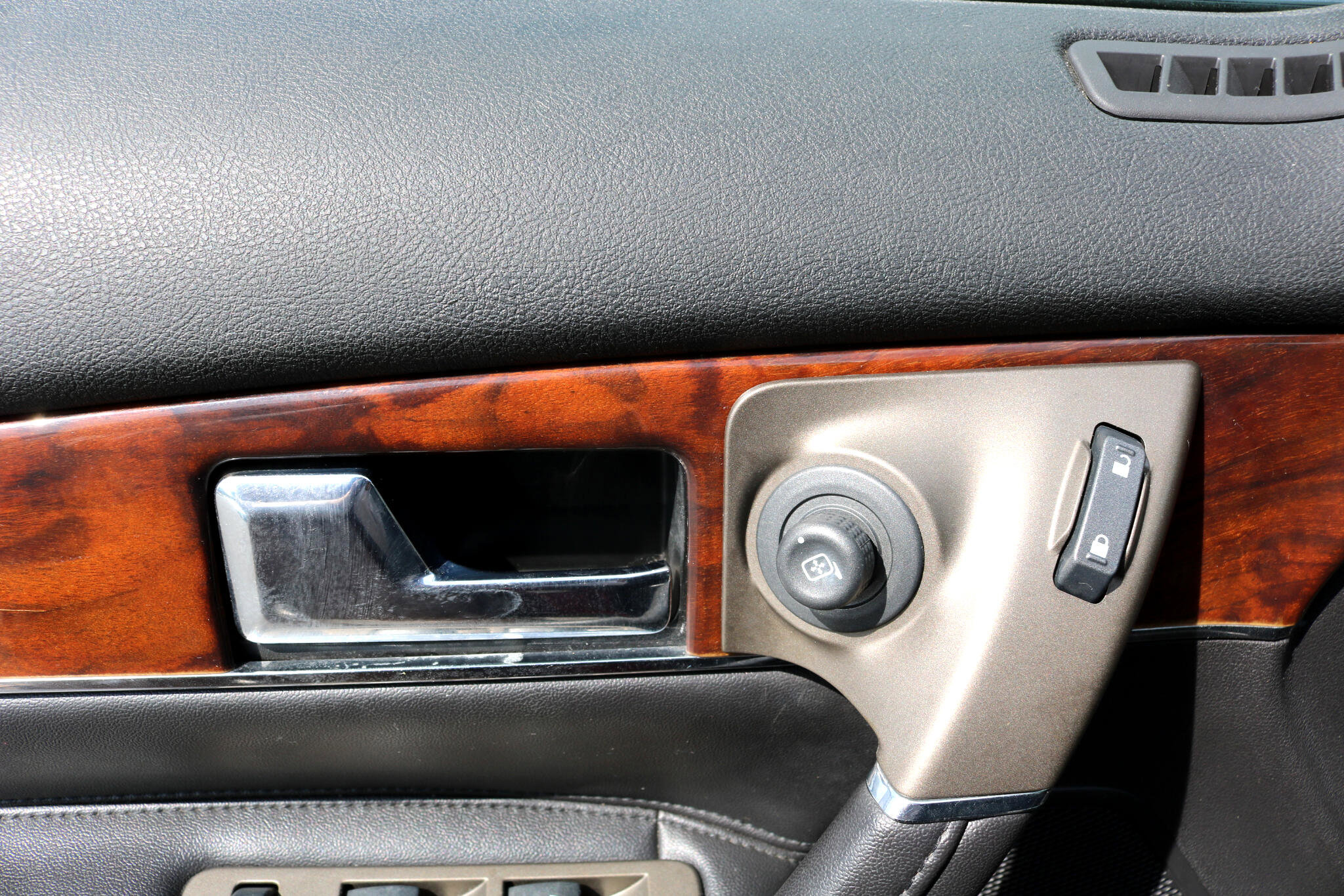 Used 2015 Lincoln MKX FWD w/ Walnut Swirl Wood Package image 14