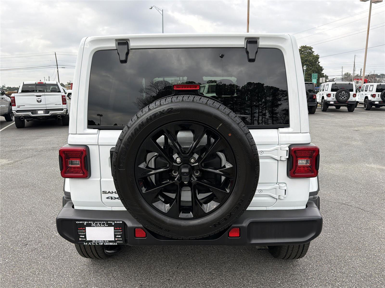 Used 2025 Jeep Wrangler Sahara image 7