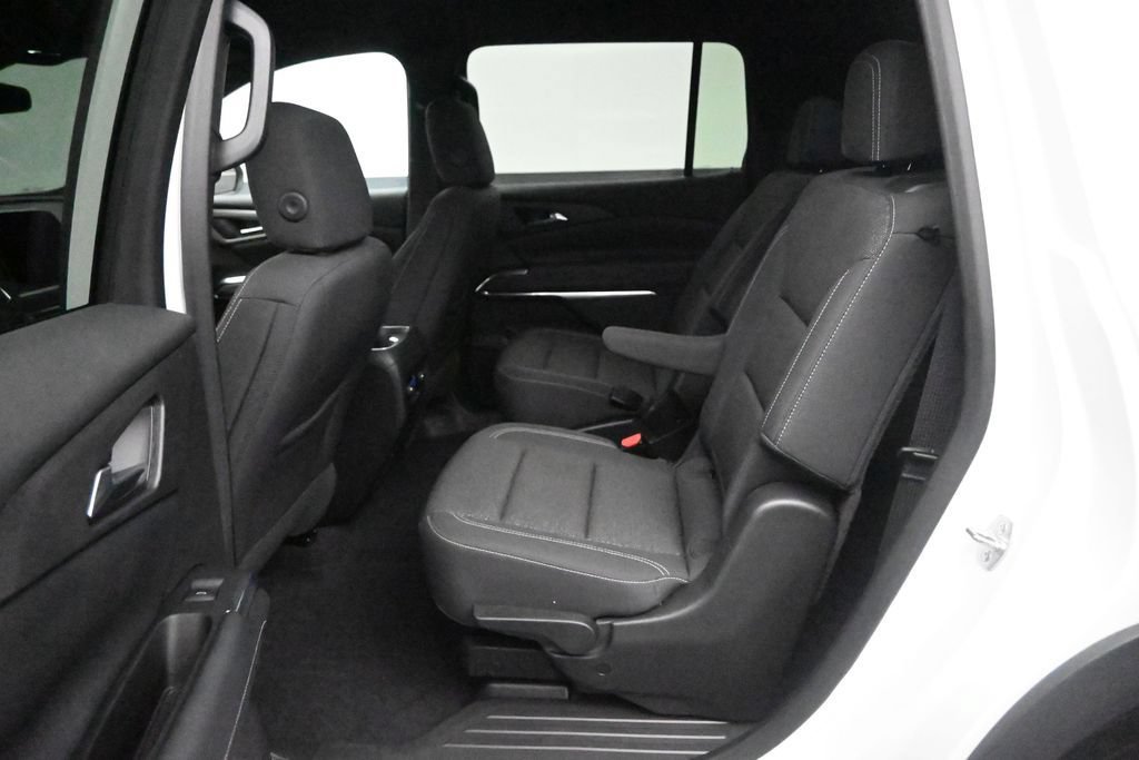 Used 2025 Chevrolet Traverse LT FWD image 14
