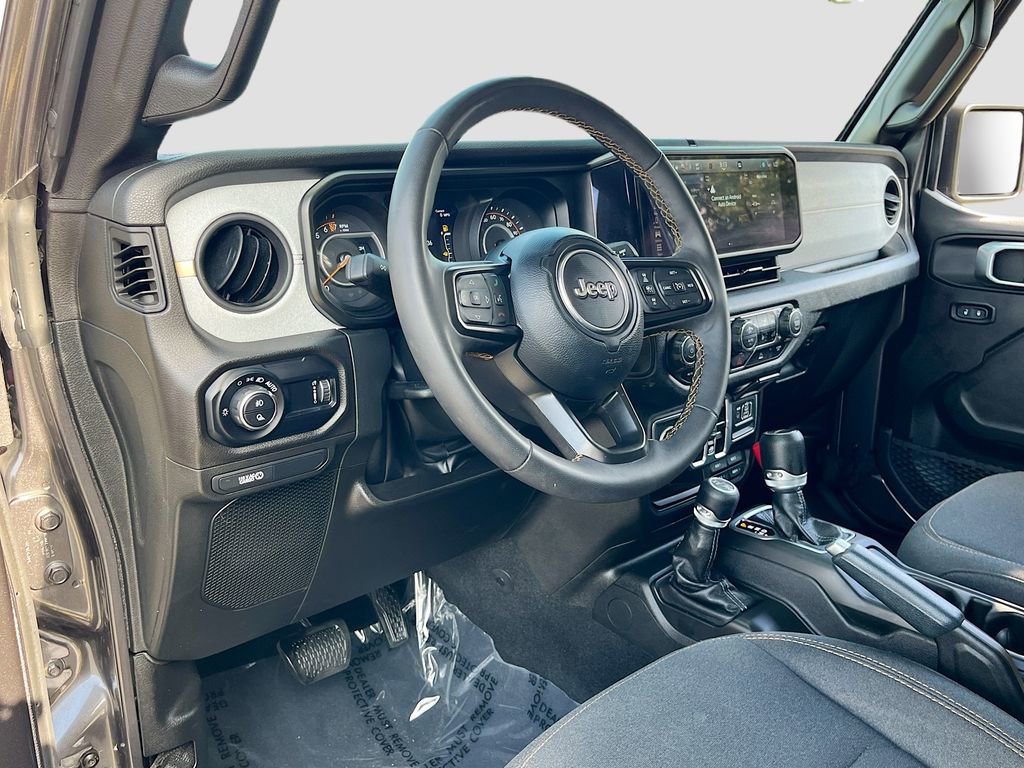 Used 2024 Jeep Gladiator Sport AWD/4WD image 9