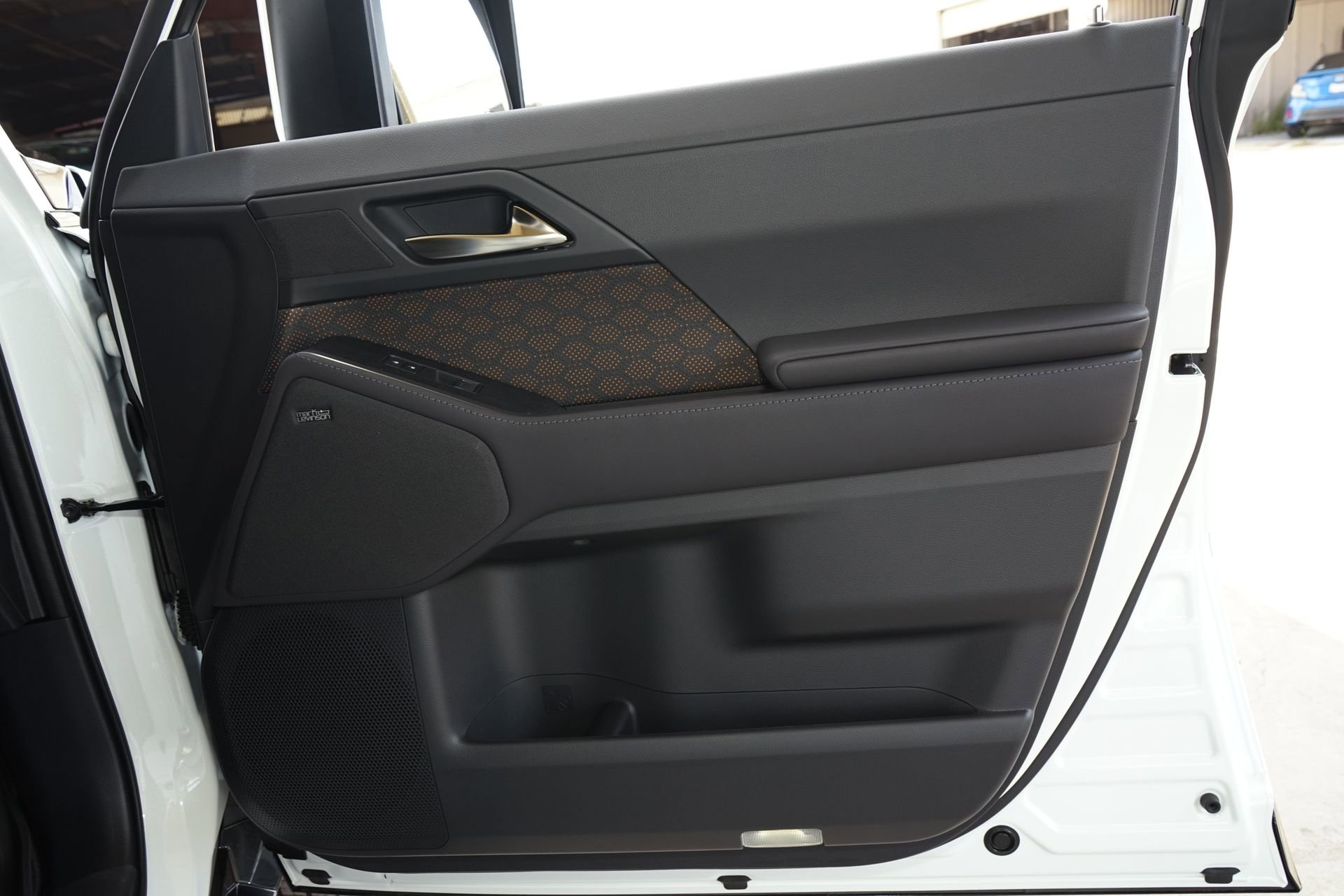 Used 2024 Lexus GX 550 w/ Accessory Package (31) image 27