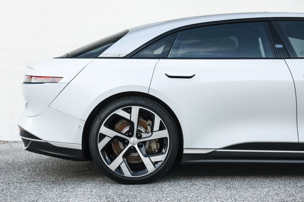 Used 2022 Lucid Air Dream Edition image 2